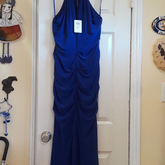 Gown - Picture 4 of 8